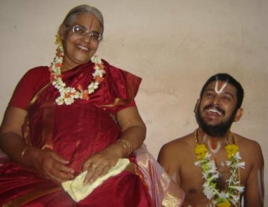 Gurujiamma & Guruji - Krishnam Vande Jagathgurum