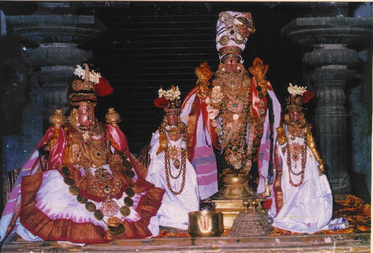 Varadaraja Perumaal with Perundevi Thaayaar. 